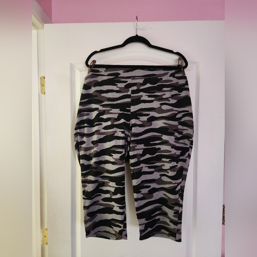 Torrid Size 5 Leggings Camo Black and Grey, Plus Size Leggings
